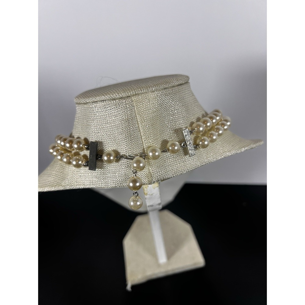 Double Strand Of Faux Pearls With Silver Tone Clasp Vintage‎ - Picture 3 of 5
